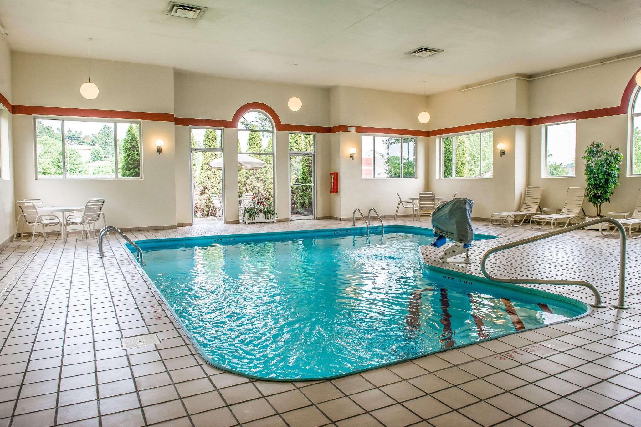 Wingate By Wyndham Pittsburgh New Stanton Hotel Екстериор снимка