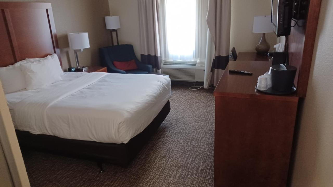 Wingate By Wyndham Pittsburgh New Stanton Hotel Екстериор снимка