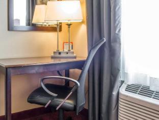 Wingate By Wyndham Pittsburgh New Stanton Hotel Стая снимка